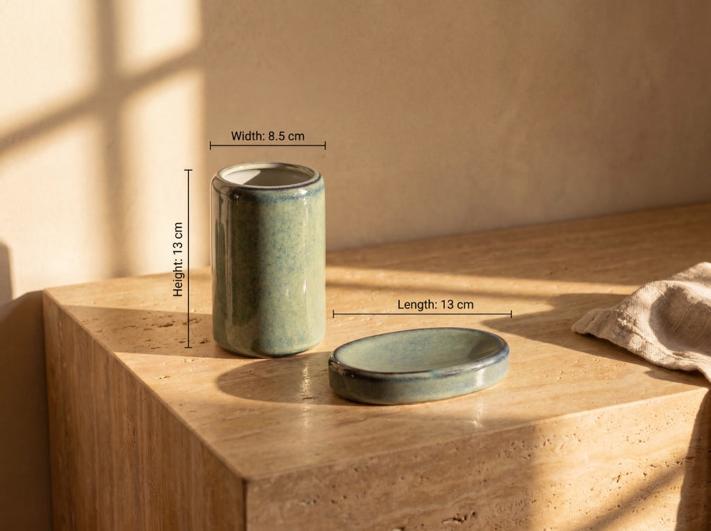 Toothbrush holder and oval soap dish with labels reading height 13 cm, width 8.5 cm and length 13 cm.