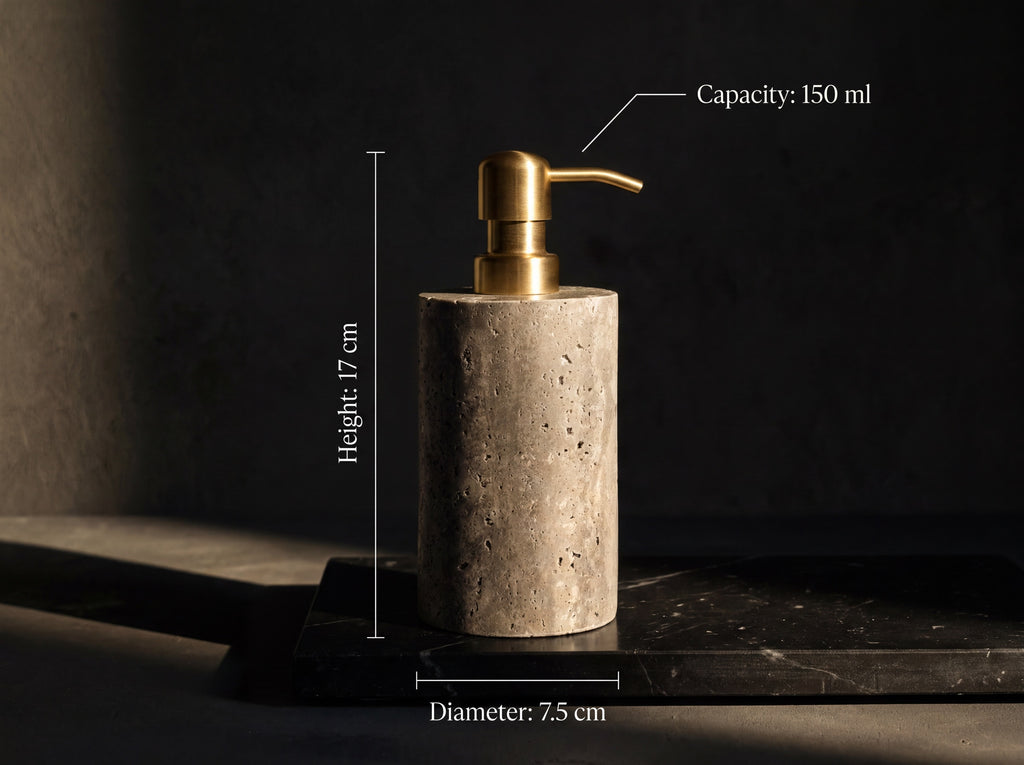 Stone soap dispenser on a charcoal backdrop annotated with white serif labels: height 17 cm, diameter 7.5 cm, capacity 150 ml.